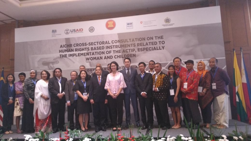Peserta Konsultasi Lintas Sektor Komisi Antar Pemerintah ASEAN tentang Ham(AICHR-ASEAN Intergovernmental Commission on Human Rights)
