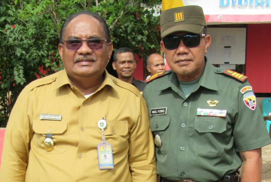 Wakil Bupati Drs. Ndara Tanggu Kaha bersama Danramil 02 Loura , Kapten Inf.Mulyono